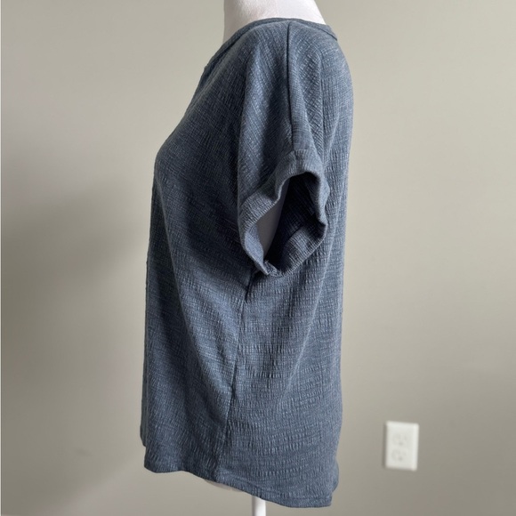 Cable & Gauge Textured Short Sleeve Blue Top Large - Picture 3 of 8